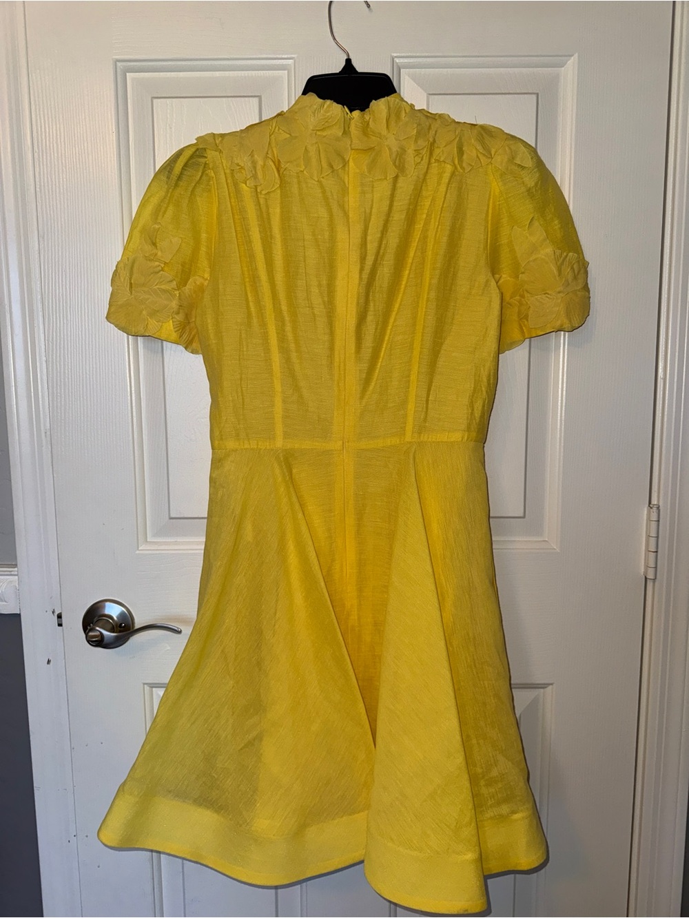 NWT ANTONIO MELANI Yellow
Linen A-Line Dress with Floral Appliqué Size 4 - Picture 4 of 8
